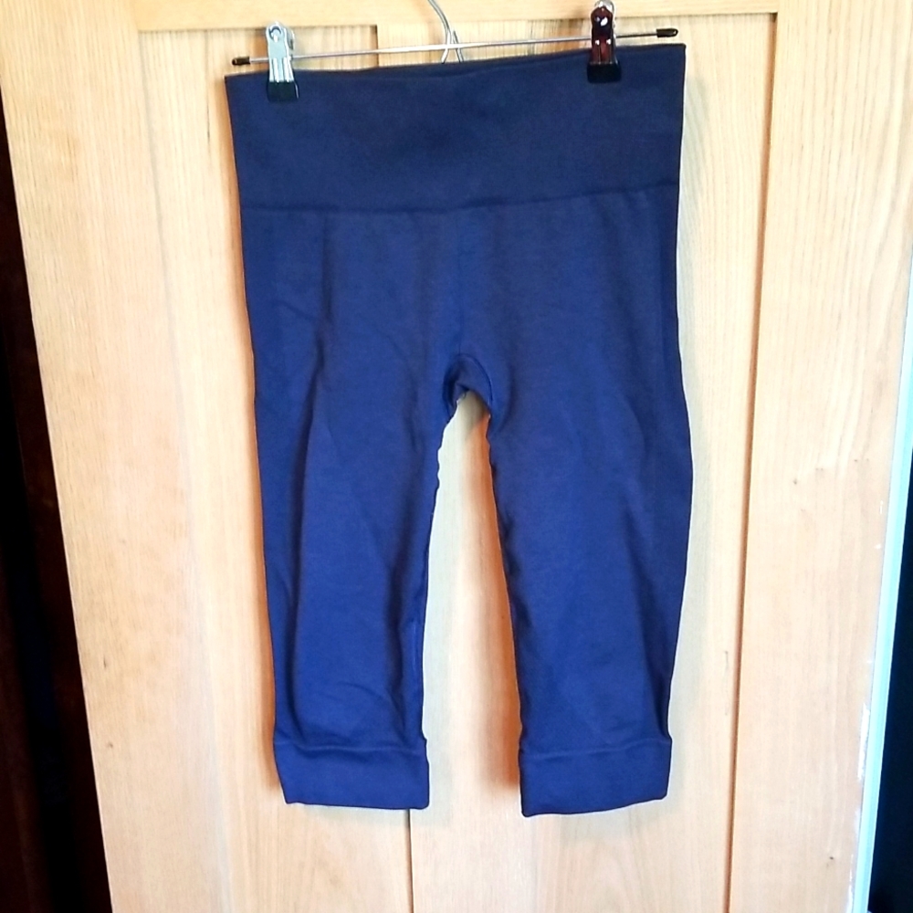 lululemon navy blue ebb to street cropped leggings